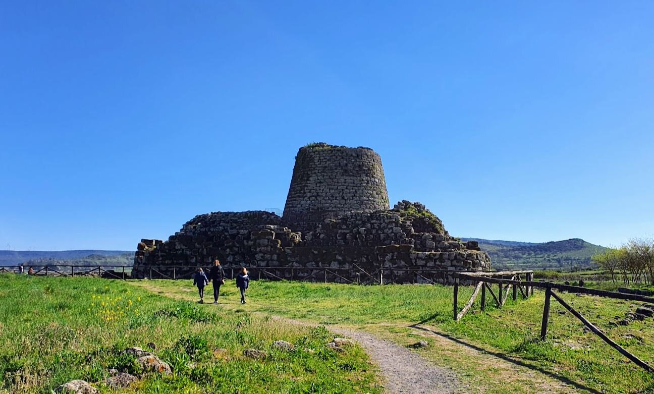 Esplorando il Nuraghe Santu Antine di Torralba: Un Viaggio nel Cuore dell'Et&agrave; Nuragica