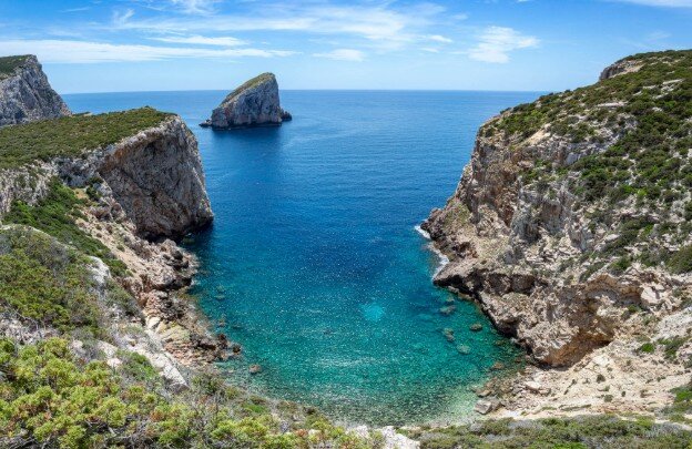 Cala Inferno is accessible only by dinghy from Alghero or Porto Conte.