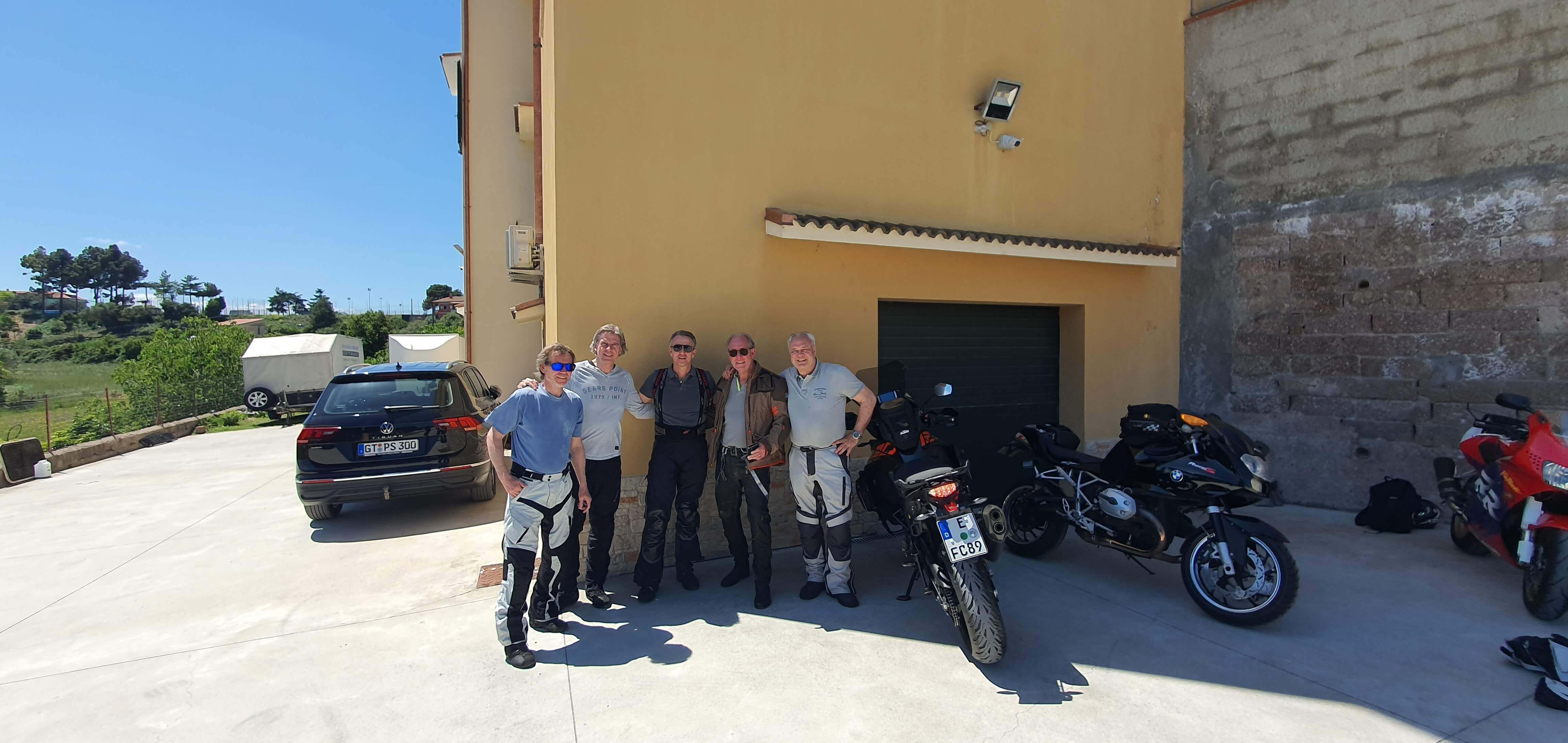 Sardegna in Bici: Dove lasciare l'auto sicura a Porto Torres (e l'itinerario perfetto di 10 giorni)