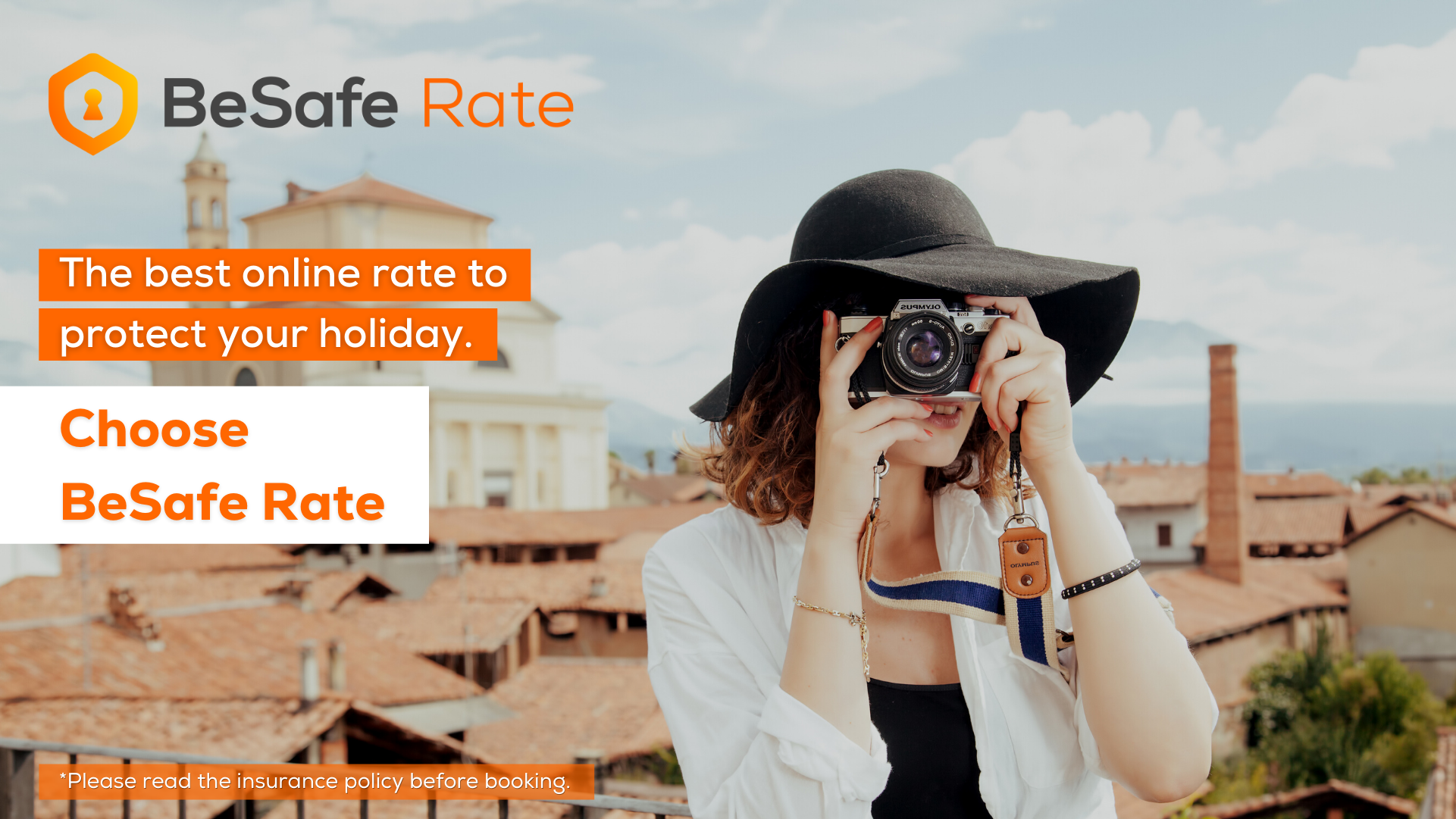 besafe-rate--villa-malvasio-vacanze-sicure-.png Turista donna con cappello e macchina fotografica felice e serena in vacanza in sardegna grazie alla copertura tariffa assicurata besafe
