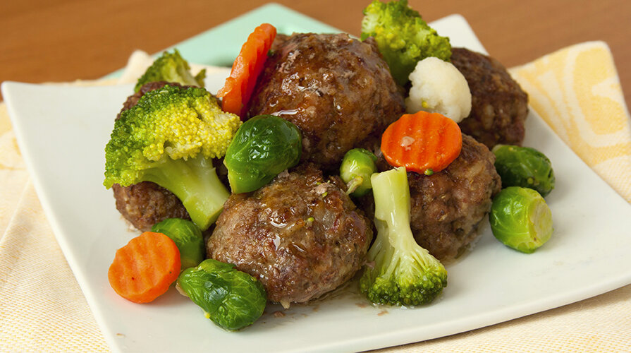 POLPETTE ALLA MENTA CON CONTORNO DI CAVOLINI DI BRUXELLES