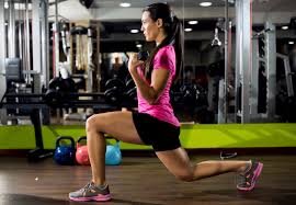 Allenamento in palestra d'estate