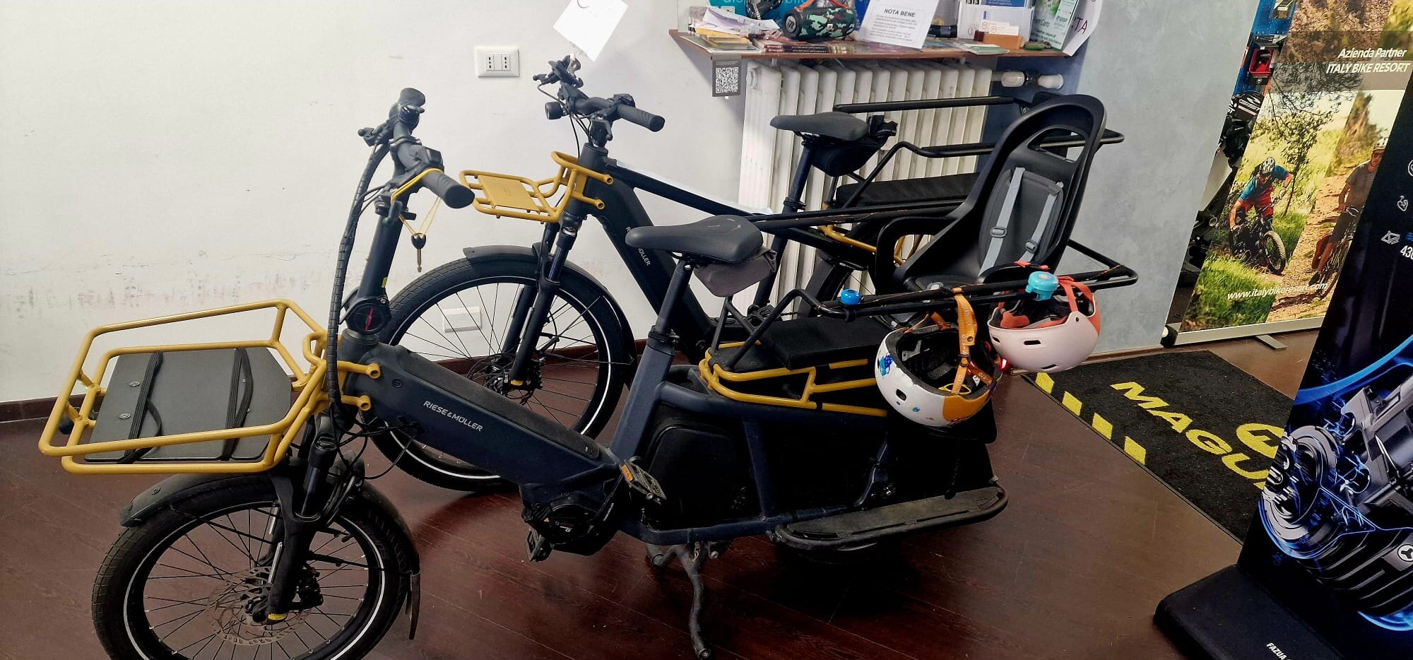 GEMELLE DIVERSE......Duello al Vertice della Mobilità Familiare: Riese & Müller Multitinker 2 vs Multicharger 2