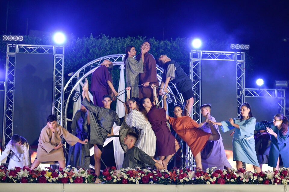 543df35f-26c0-46d4-a6e4-7b194e03a425