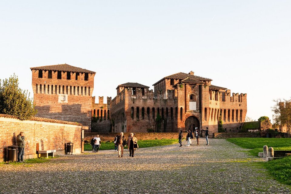 ca08525b-ed79-46f7-a166-f5b35b447472