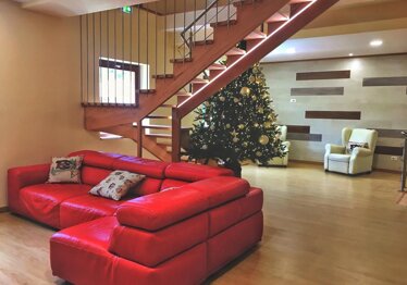 Hotel Abete Bianco - Camigliatello Silano Realizzazione di pavimentazione e pareti composite in laminato.