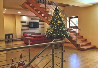 Hotel Abete Bianco - Camigliatello Silano Realizzazione di pavimentazione e pareti composite in laminato.