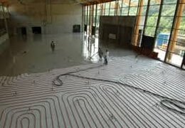 Massetto autolivellante Getto su impianto a pavimento ad alto transito