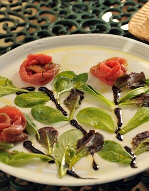 Carpaccio di manzo ai petali
