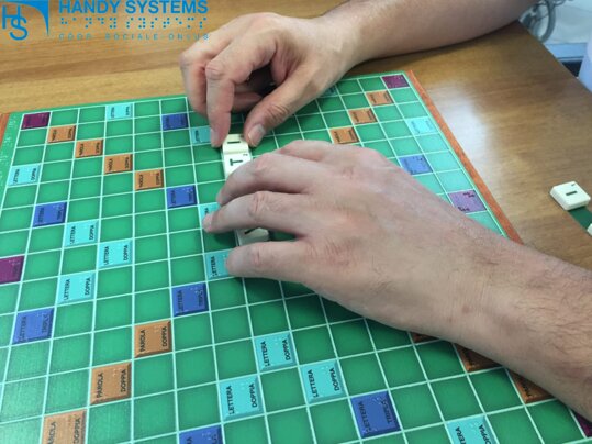Gioco delle parole a rilievo tattile e Braille, magnetico
