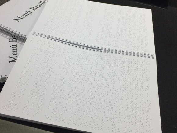 menu Braille con copertina in nero e Braille