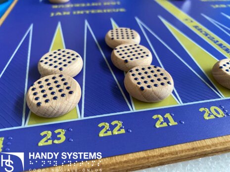 Backgammon magnetico a rilievo tattile e Braille 5 Backgammon magnetico a rilievo tattile e Braille 5