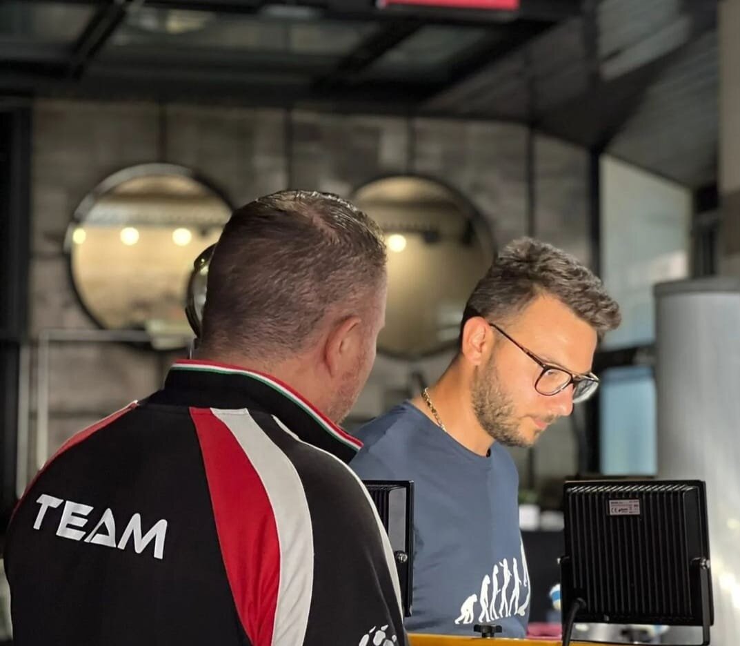 5eadaa89-00d5-4f8e-8ad7-a6c9aa5a0339 5eadaa89-00d5-4f8e-8ad7-a6c9aa5a0339