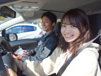 istruttore autosc.adobestock_1697546558.jpeg