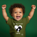 t-shirt-solidale-bimbo-primo-amore-micio-by-giulia-polizzano-grafica-bianca