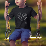 t-shirt-solidale-nel-cuore-bambino-by-giulia-polizzano-grafica-bianca