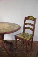 tavolo-in-legno-con-4-sedie-frutta-siciliana