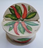 scatola-in-legno-con-peperoncini