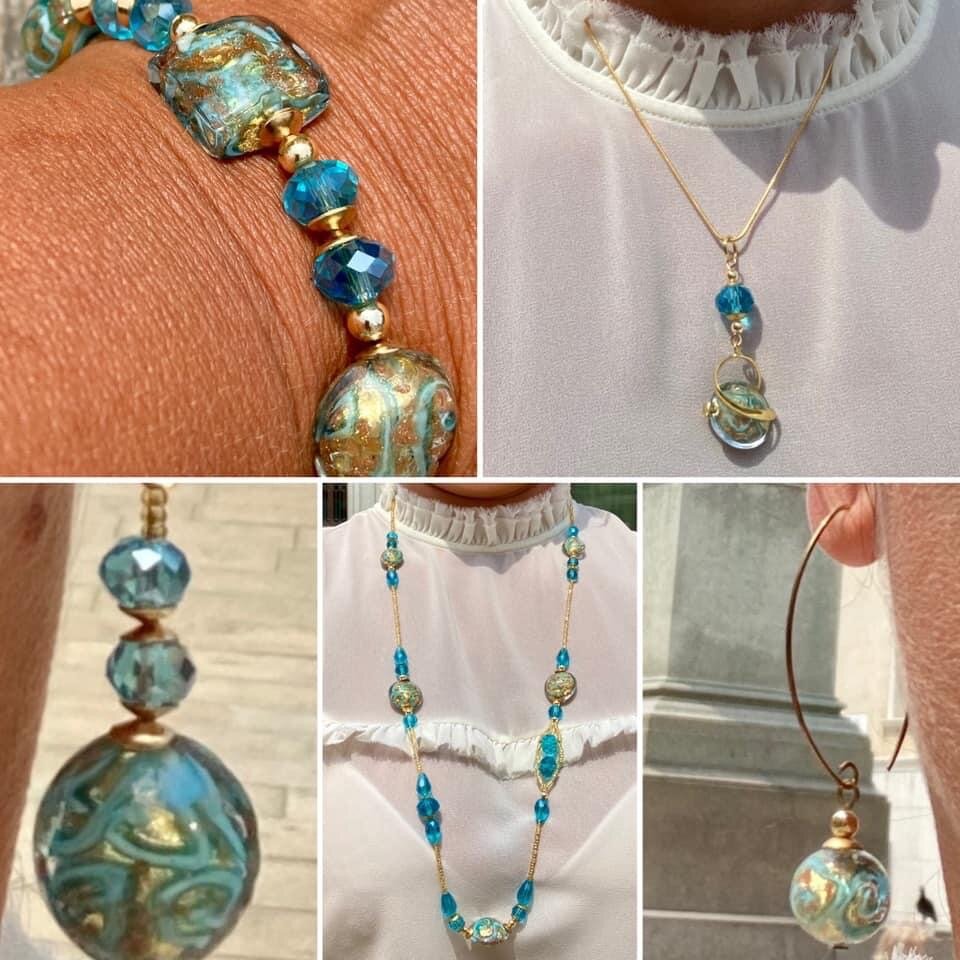 ELEGANZA-RAFFINATEZZA-COLORE ACQUAMARINA LAVORATO FOGLIA ORO IN VETRO DI MURANO ORIGINALE FATTO A MANO NEL NOSTRO LABORATORIO..VI ASPETTIAMO NEI NOSTRI NEGOZI A VENEZIA... -LA CORNUCOPIA -IL QUADRIFOGLIO