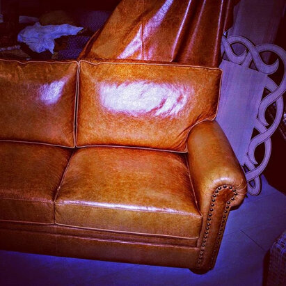 MOD LEADER BRACCIO PICCOLO PELLE ANTICATA E CHIODI