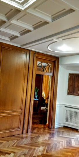 PARETE DIVISORIA IN BOISERIE CON PORTA SCORREVOLE PARETE BOISERIE CON PORTA SCORREVOLE