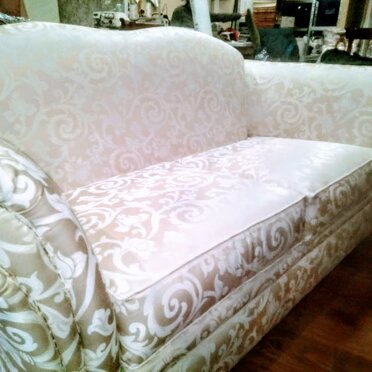 RIVESTIMENTO CON DAMASCO TORNATO NUOVO DIVANO RIVESTITO DOPO TRENTANNI