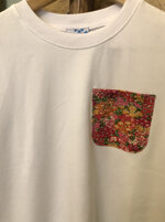 t-shirt-donna-in-tessuto-jersey-con-taschino-applicato-stoffa-liberty