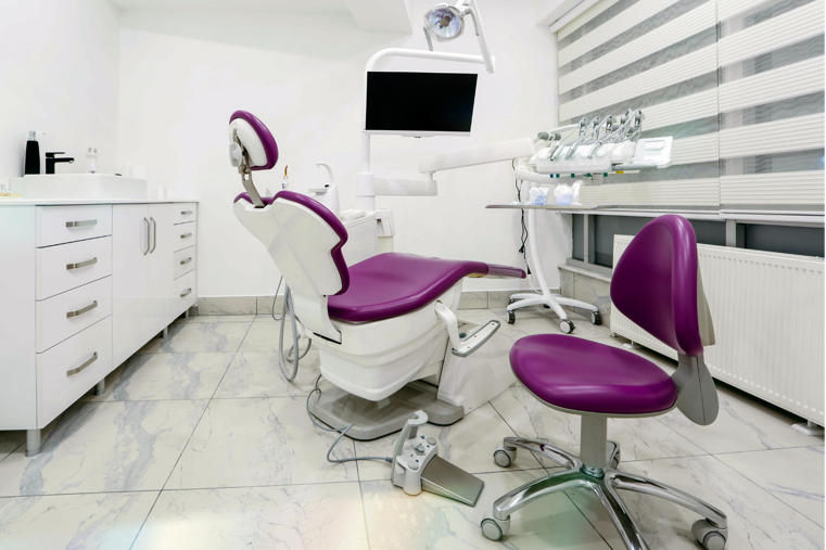 dentista con tecnologie avanzate