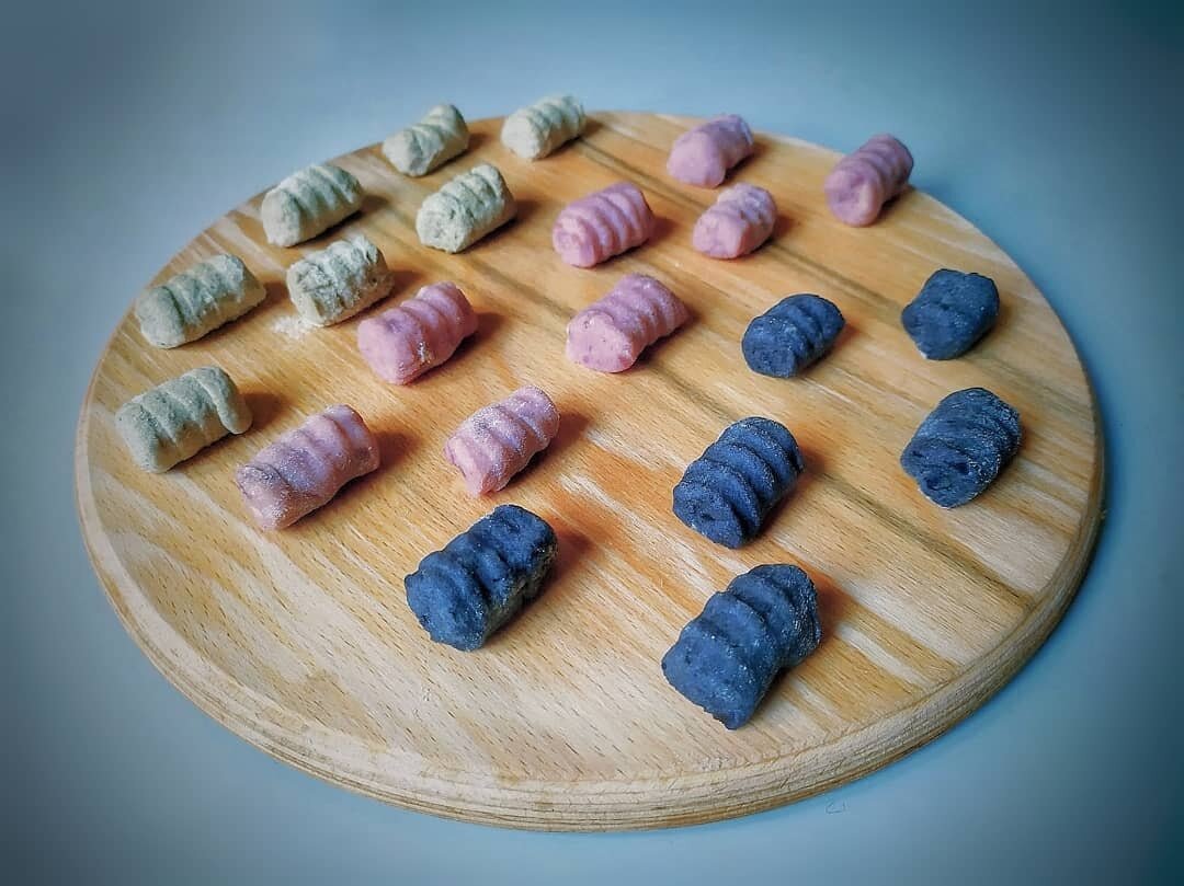 Gnocchi tricolore di patate VITELOTTE - ROSA - BIANCHE con fonduta di taleggio Gnocchi tricolore di patate VITELOTTE - ROSA - BIANCHE con fonduta di taleggio