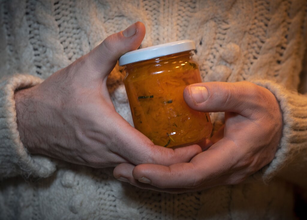 Tutto ci� che coltiviamo o raccogliamo trasformato con cura per raggiungere le vostre tavole