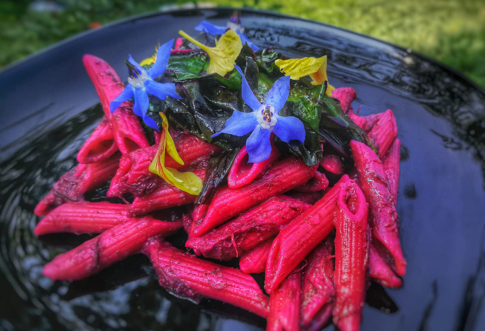 Penne con foglie e gambi di barbabietola *ricetta ZERO SPRECHI* Penne con foglie e gambi di barbabietola *ricetta ZERO SPRECHI*