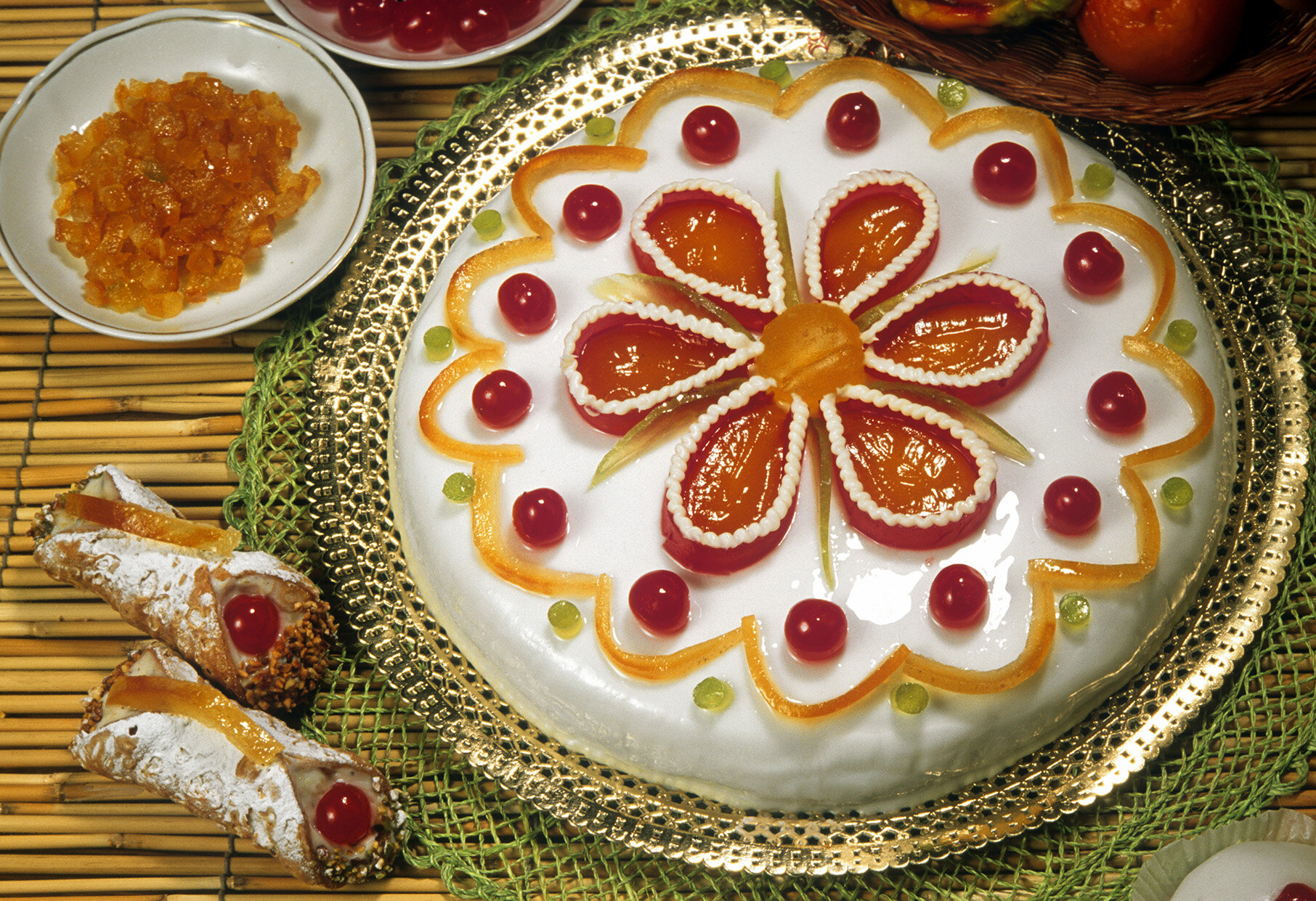 Pasqua - Viaggio tra i dolci della tradizione by Toni Spagone