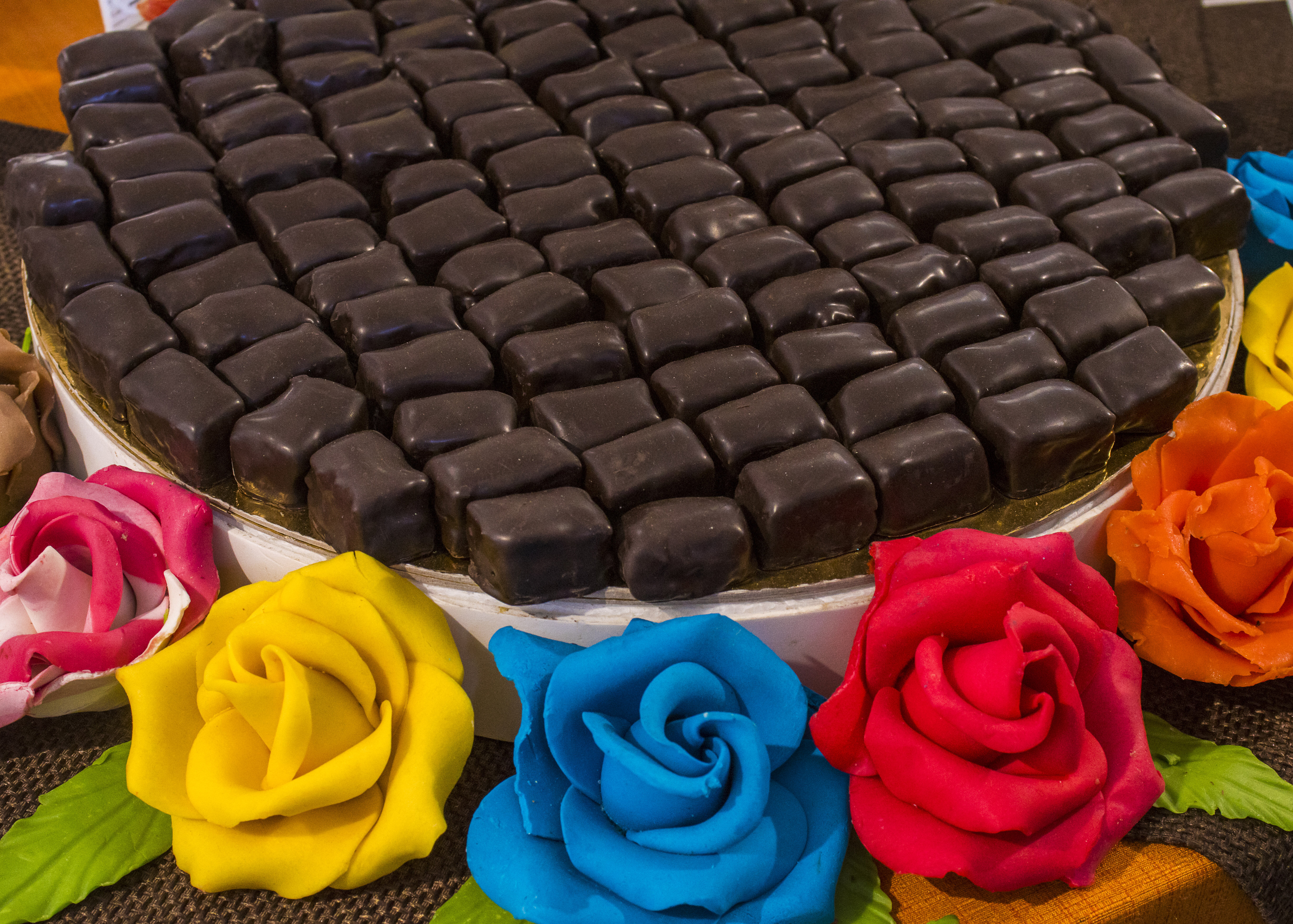 Il cioccolato il cibo degli dei Testo e foto di Toni Spagone Il cioccolato il cibo degli dei Testo e foto di Toni Spagone