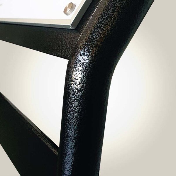 Targa Braille su piantana in ferro