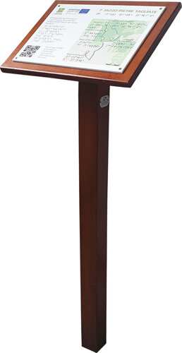 mappa tattile con leggio in legno