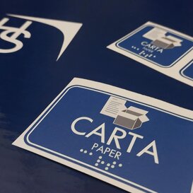 Etichette adesive in Braille