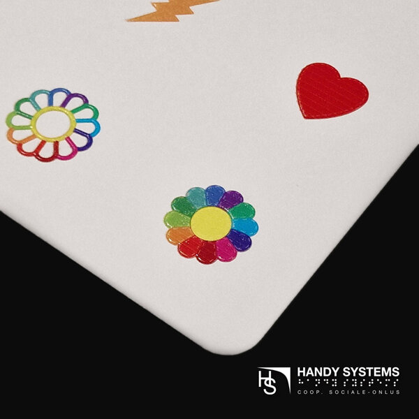 con schede a rilievo tattile e Braille