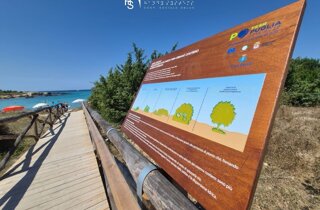 targa Braille con immagine a rilievo tattile_porto_Craulo_Otranto targa Braille con immagine a rilievo tattile_porto_Craulo_Otranto