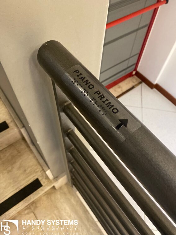 corrimano tattile e Braille