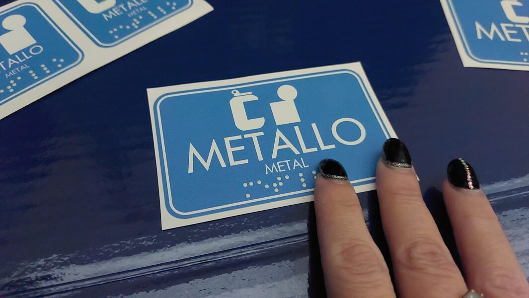 Etichette adesive in Braille