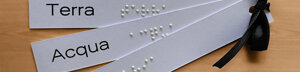 Blotters in nero e Braille rilegati con fiocco