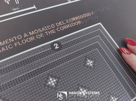 esempio di targa Braille - segnaletica tattile