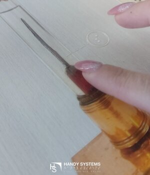 targa tattile su supporto in legno