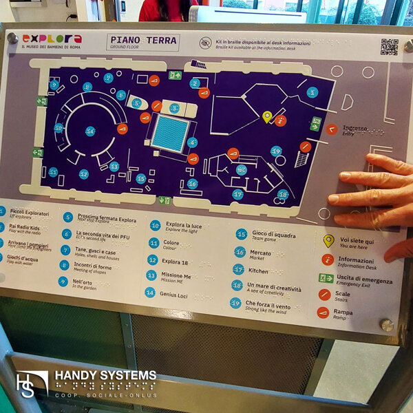 mappa tattile con leggio