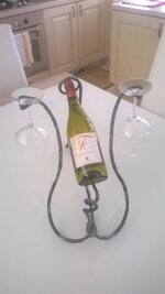 portabottiglie-in-ferro-battuto-artigianale-con-portabicchieri