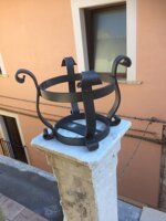 fioriera-in-ferro-battuto-artigianale-tonda