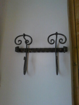 appendiabiti-in-ferro-battuto-artigianale-a-2-3-o-4-posti