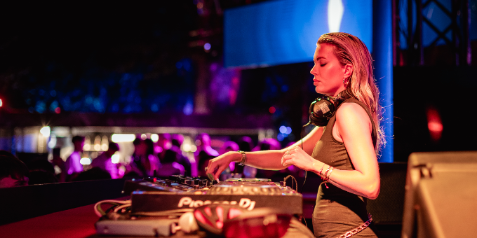 venerdì-al-room26-cè-ludovica-pagani-il-primo-djset-dopo-la-proposta-di-el-shaarawy.png