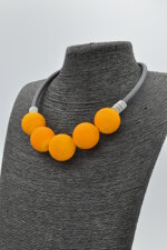 collana-penta-giallo-uovo-satinata