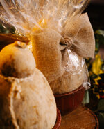 caciocavallo-podolico-in-terracotta